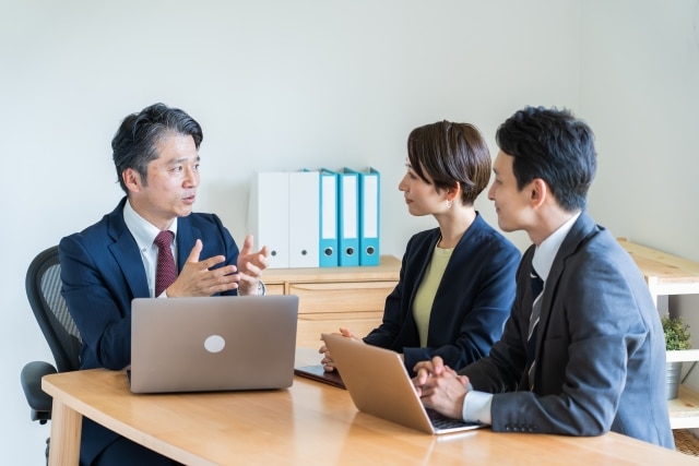 ビジネスシーン（会議中）