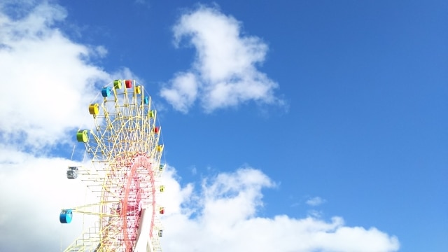 観覧車と青空