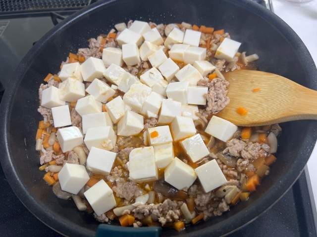 麻婆豆腐の調理風景