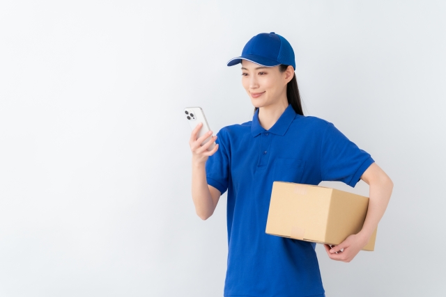 配達中の女性