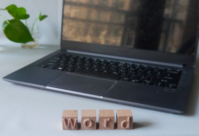 ノートパソコン（WORDの文字）