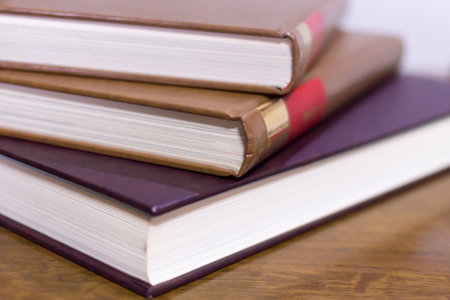 辞書、本、ノートのイメージ