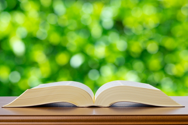 辞書、本、ノートのイメージ